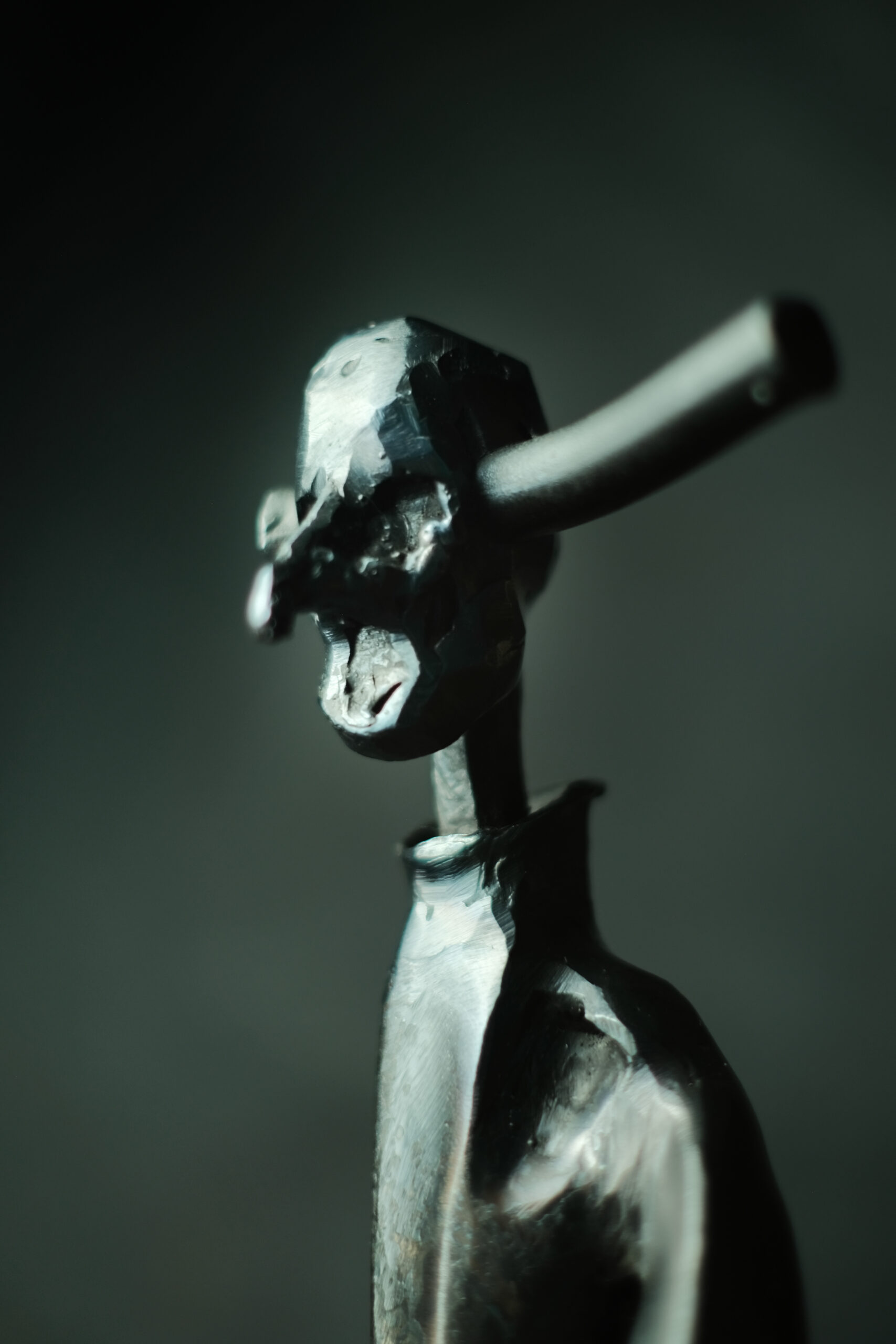 Abstrakcyjna Rzeźba Metalowa | Ręcznie Kuta Figura z Żelaza | Nowoczesna Sztuka Industrialna