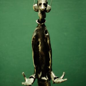 „Cisza w Słuchawkach” – rzeźba metalowa ze stali, sztuka industrialna